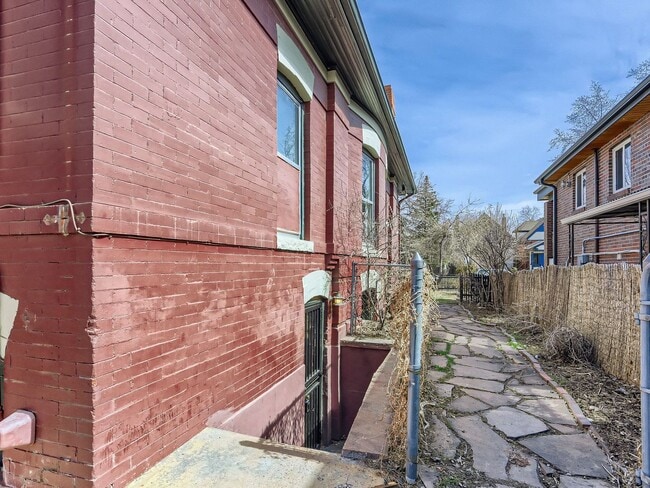 Building Photo - 445 N Washington St