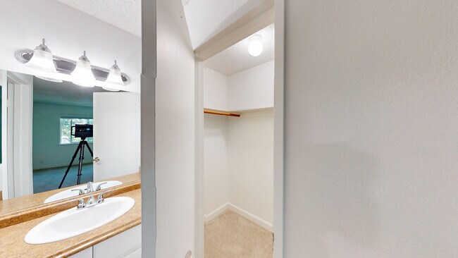 Building Photo - 445 Ignacio Blvd