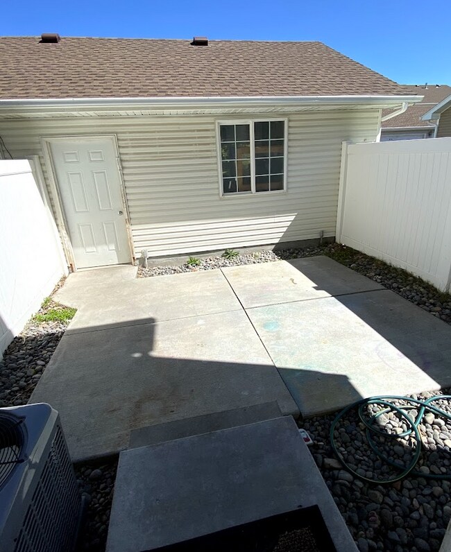 Building Photo - 879 Capital Ave