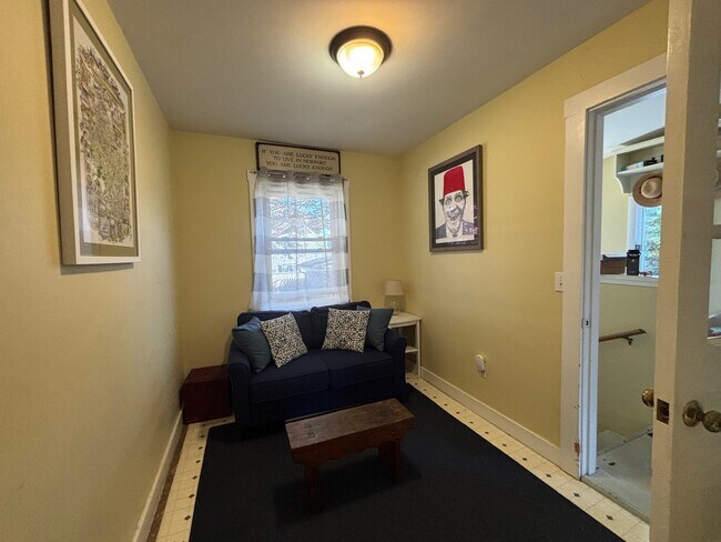 Building Photo - 14 Dixon St