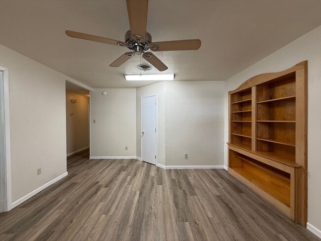 Building Photo - AUGUST PRE-LEASE!  3 Bed, 2 Bath Within Wa...
