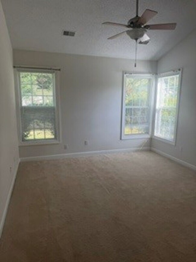 Building Photo - 120 Muirfield Dr