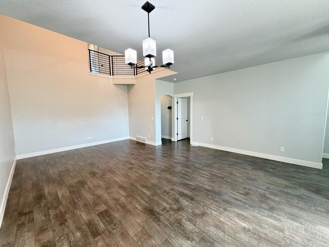 Building Photo - 347 W 410 N St