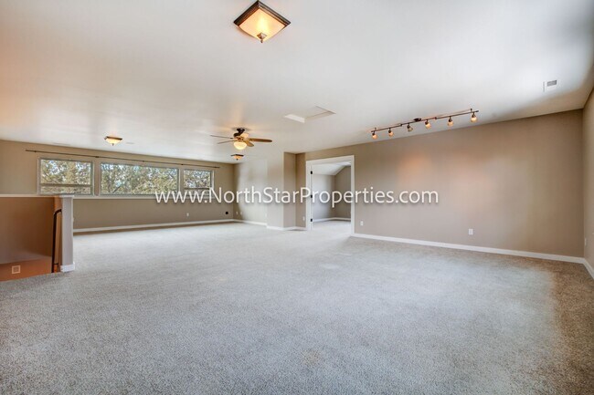 Building Photo - Beautiful Home On 10 Acres. Horse property