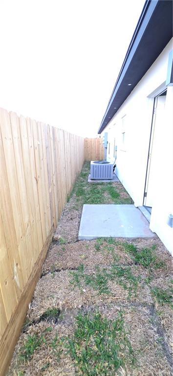 Building Photo - 15 Selena St