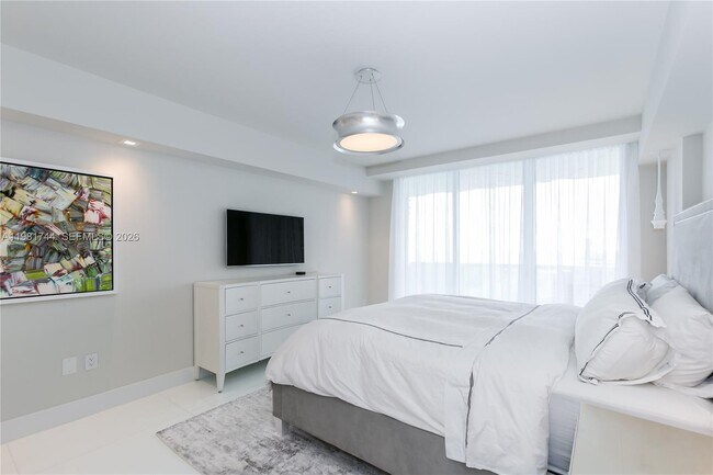 Building Photo - 1830 S Ocean Dr