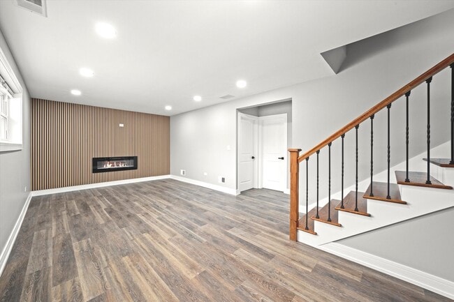 Building Photo - 11201 Deerpath Ln