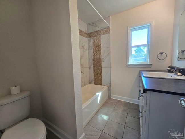 Building Photo - 517 Chaseville St