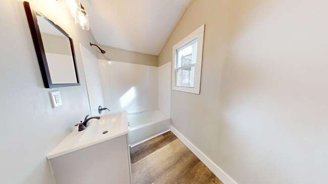 Building Photo - Stockyards Area - 2 Bedrooms - Single Fami...