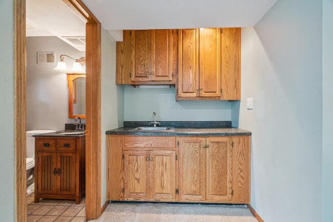 Building Photo - 923 Talwrn Ct