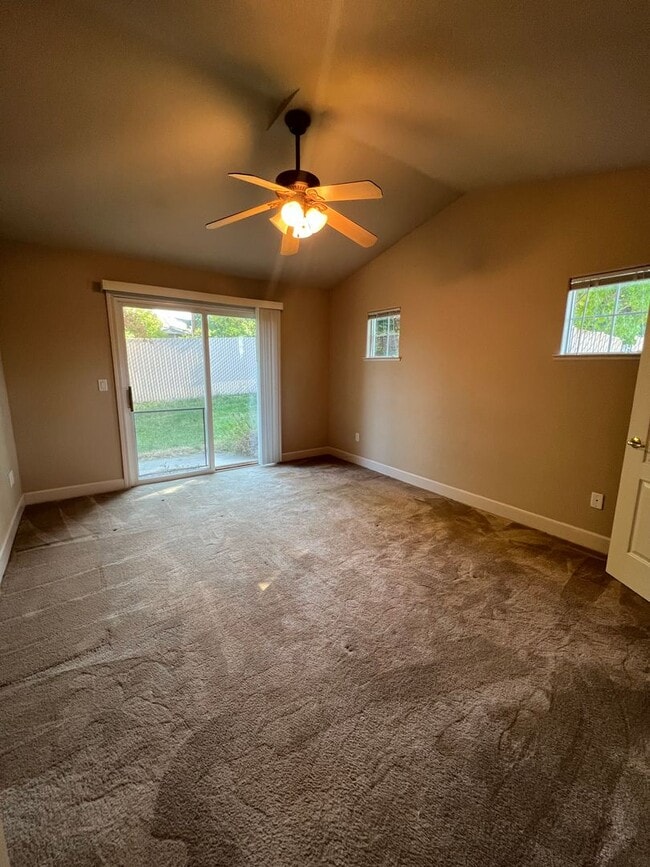 Building Photo - Edgewood