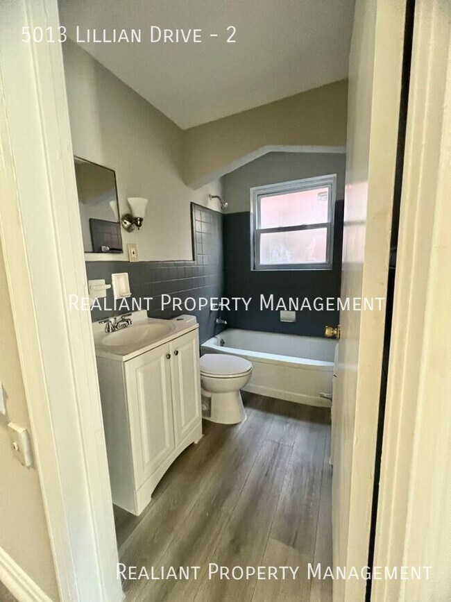 Building Photo - 5013 Lillian Dr