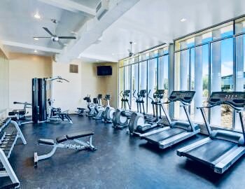 Building Photo - 820 E Palm Canyon Dr