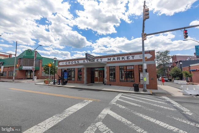 Building Photo - 722 S Charles St