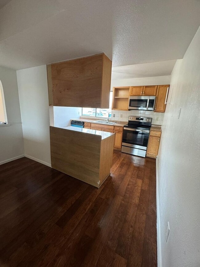 Building Photo - 2320 Montclair Cir