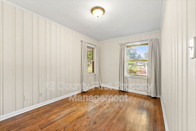 Building Photo - 2461 Fontaine Cir