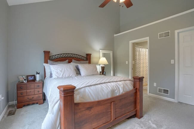 Building Photo - Modern and Convenient Hershey/Harrisburg Suburb Townhouse