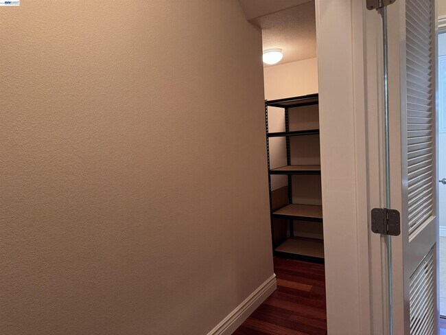 Building Photo - 7875 Kennard Ln