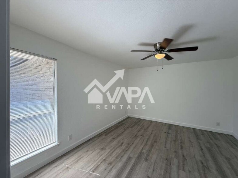 Building Photo - 6731 Cypress Lake Dr