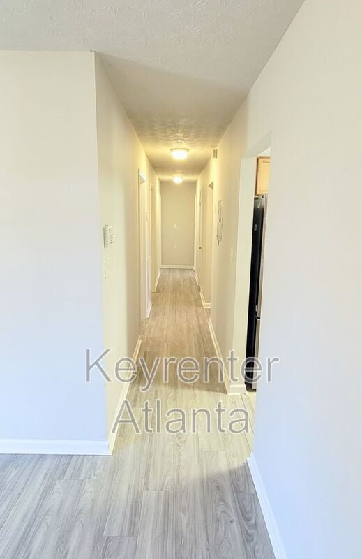 Building Photo - 41 Meldon Ave SE