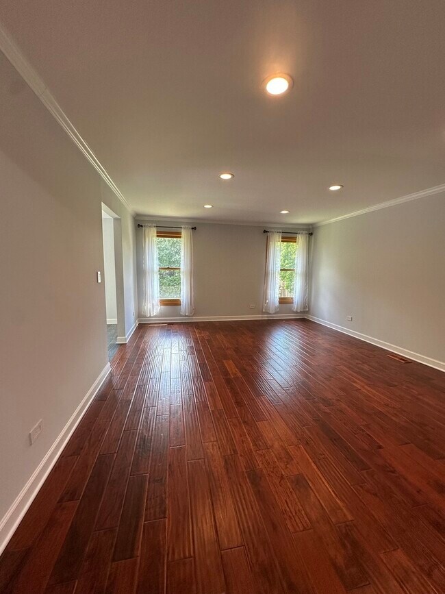 Building Photo - 567 Lorelei Dr