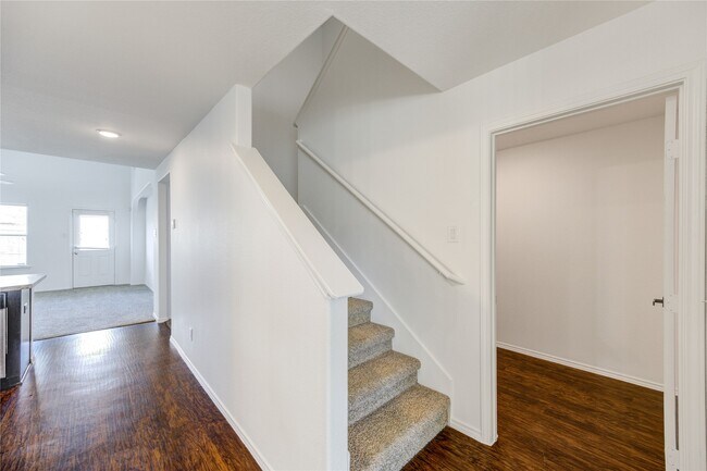 Building Photo - 2010 Louetta Stream Way