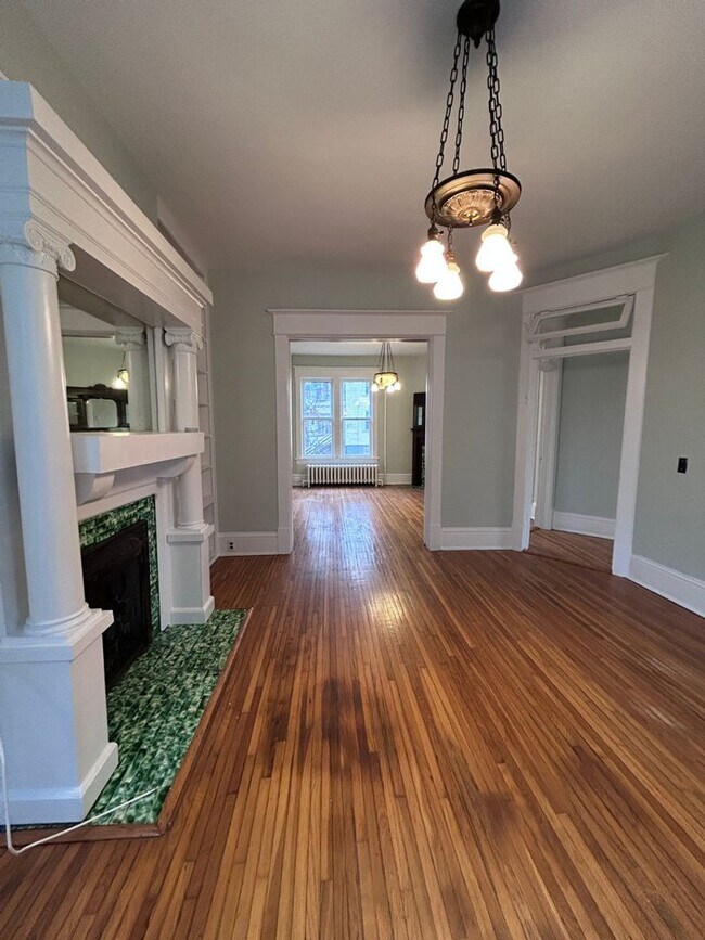 Building Photo - Renovated Victorian with historic touches & huge yard!