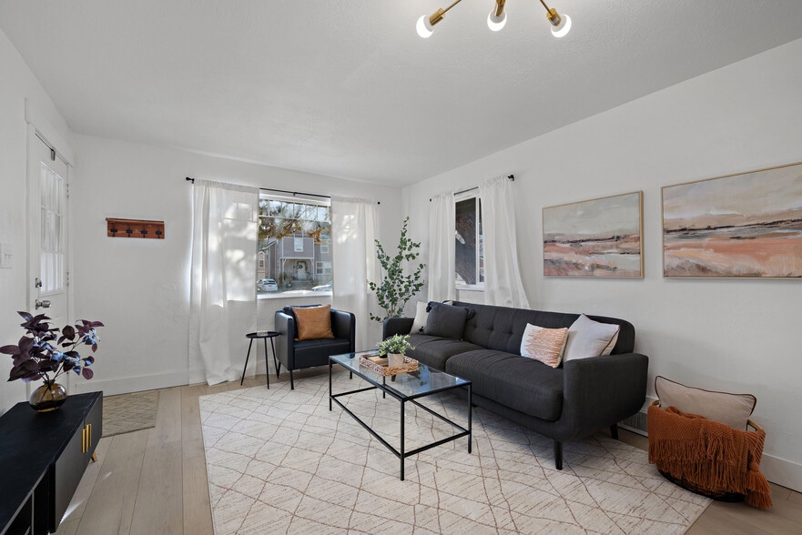 Building Photo - 370 W 400 S