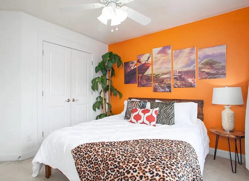 Building Photo - Room in House on Dubois Court