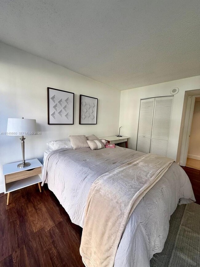 Building Photo - 17011 N Bay Rd