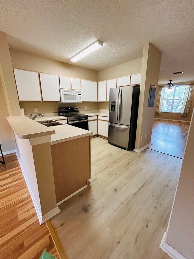 Building Photo - 10445 Heron Lake Dr