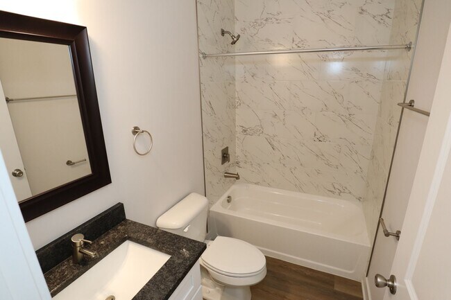 Building Photo - 3 Bedroom Downstairs Unit Near Eastside Duplex!