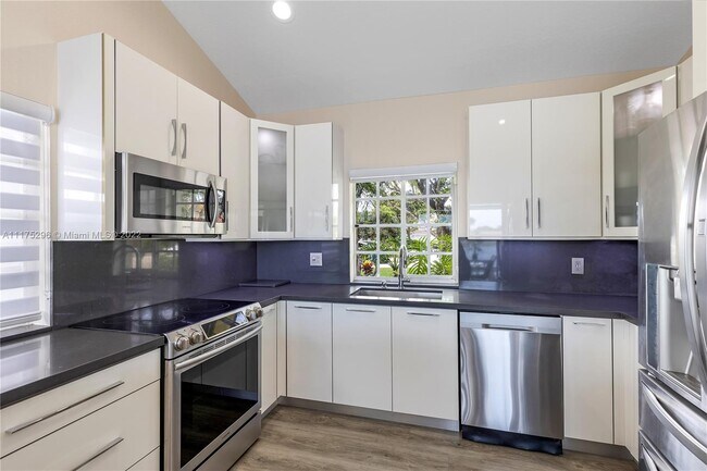 Building Photo - 1127 Laguna Springs Dr