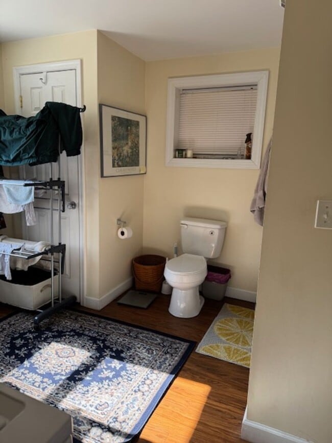 Building Photo - 215 N Lewis St