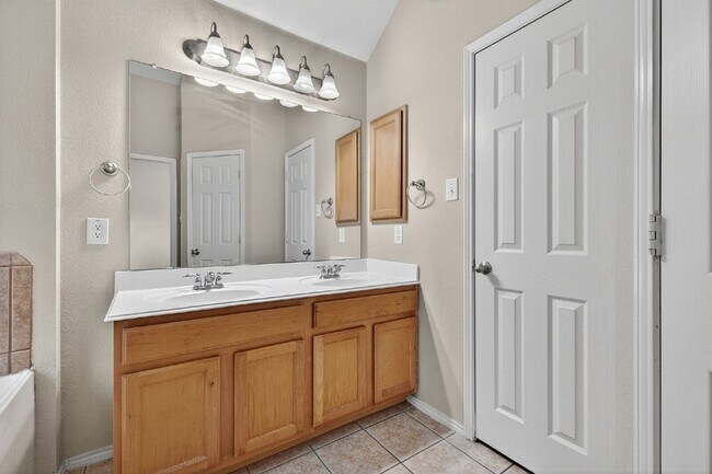 Building Photo - 4353 Mountain Crest Dr