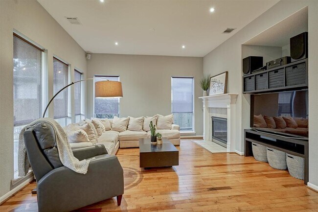 Building Photo - 131 Zephyr Bend Pl