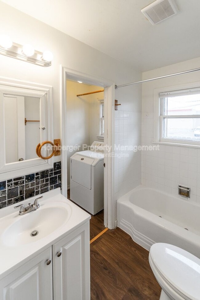 Building Photo - 11 E Rich Ave