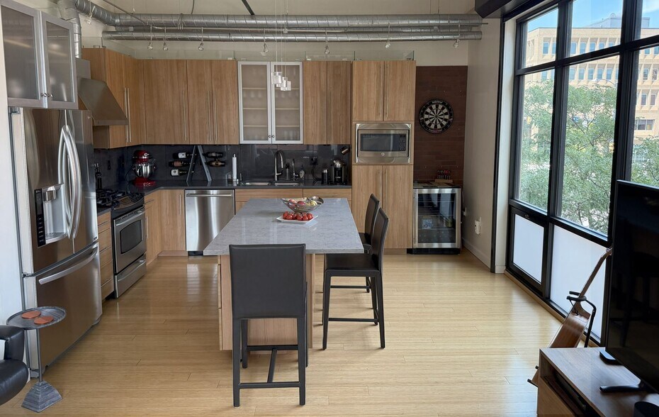 Building Photo - 1360 Walnut St