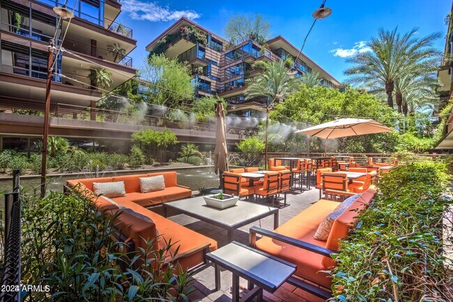 Building Photo - 7117 E Rancho Vista Dr