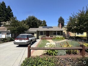 Building Photo - Beautiful 4BD/2BA Menlo Park Home with Lar...