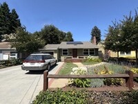 Building Photo - Beautiful 4BD/2BA Menlo Park Home with Lar...