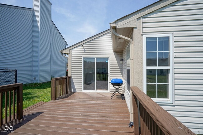 Building Photo - 1723 Farm Meadow Dr