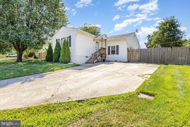 Building Photo - 3430 Little Hunting Creek Dr
