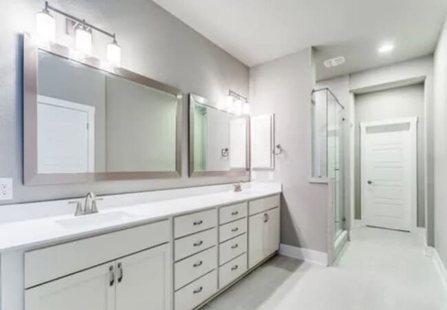 Building Photo - Townhome For Rent Half off deposit for OCT...