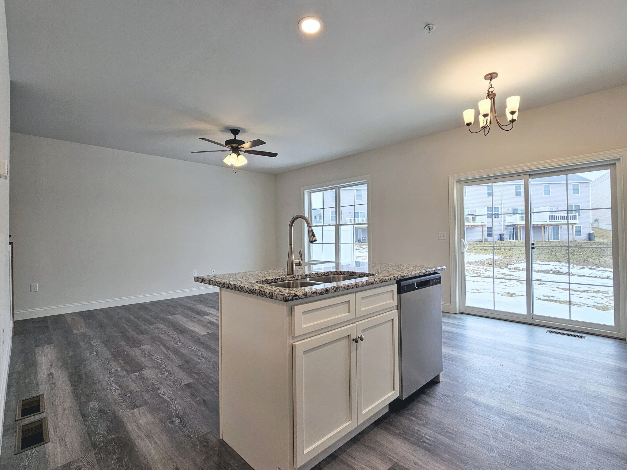 Building Photo - 121 Magnolia Dr