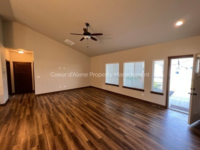 Building Photo - 3 bed, 2 bath home in Post Falls