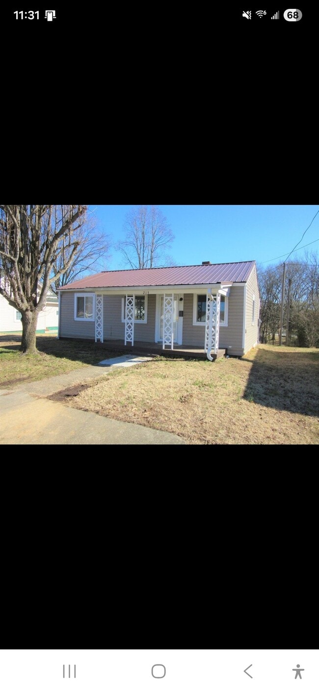 Primary Photo - 215 Chalmers St