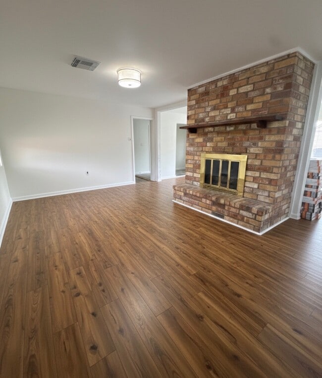 Building Photo - 2515 Baycrest Dr