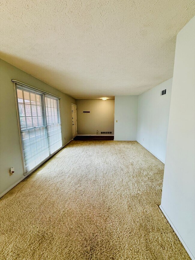 Building Photo - 706 Tibet Ave