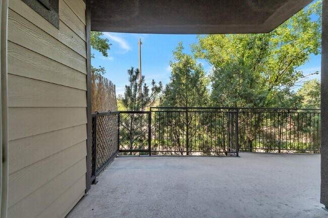 Building Photo - A Great modern 2 Bed / One bath for rent